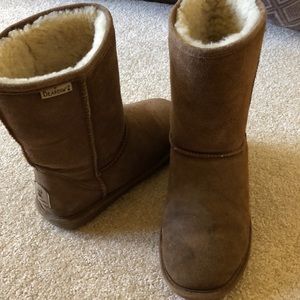 BearPaw boots. Size 9. 🐾